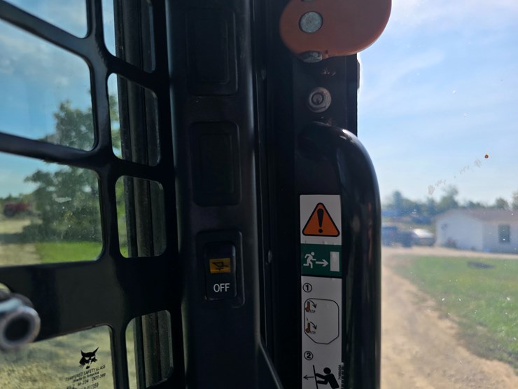 2024-bobcat-t770-image-65