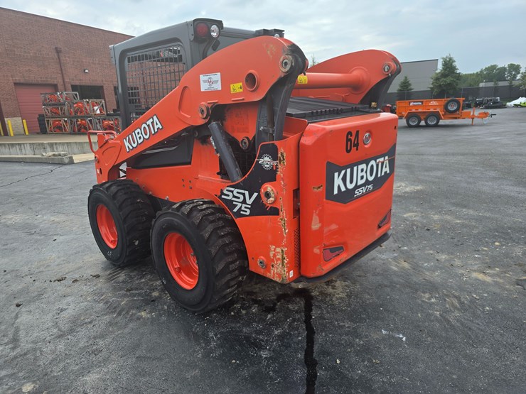 2019-kubota-ssv75-image-11