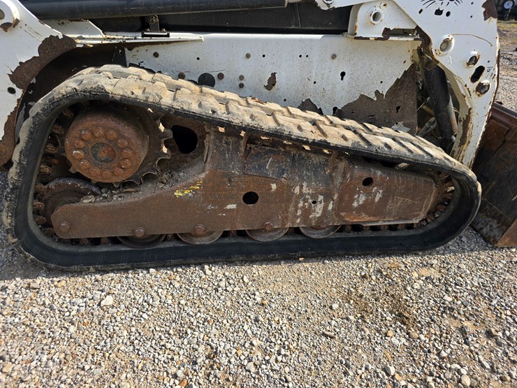 2012-bobcat-t180-image-33