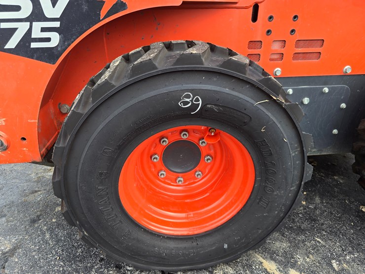 2019-kubota-ssv75-image-27