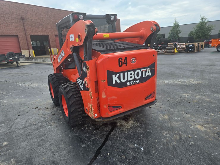 2019-kubota-ssv75-image-12