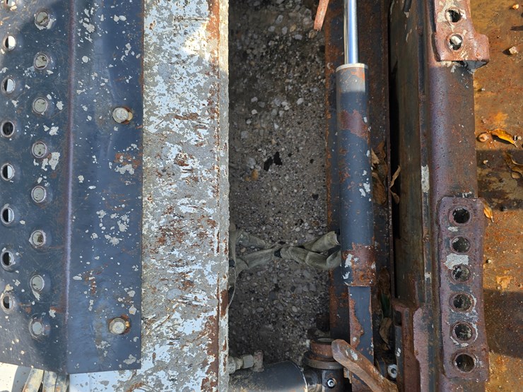 2012-bobcat-t180-image-31