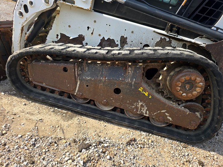 2012-bobcat-t180-image-38