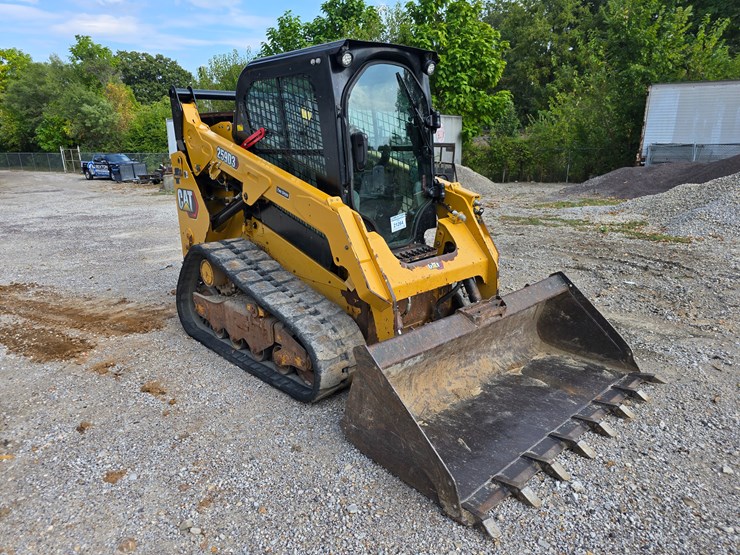 2020-caterpillar-259d3-image-32