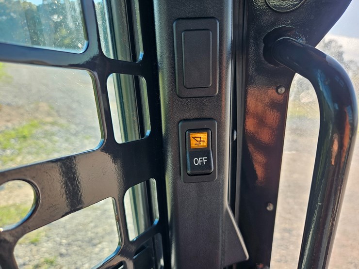 2022-bobcat-t770-image-44