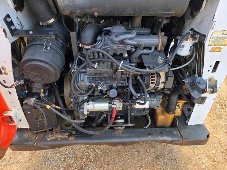 2013-bobcat-t590-image-47