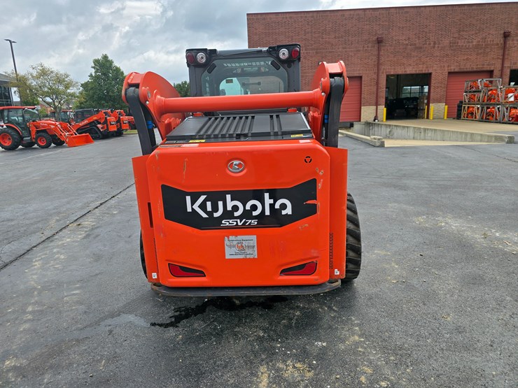 2023-kubota-ssv75-image-16