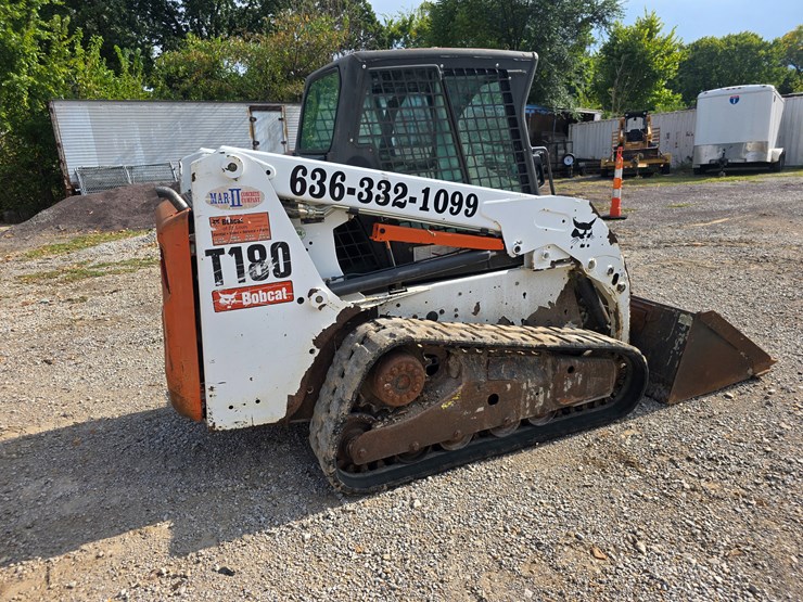 2012-bobcat-t180-image-19