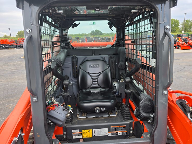 2023-kubota-ssv75-image-64