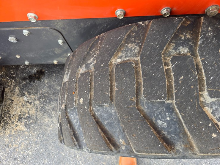 2023-kubota-ssv75-image-41