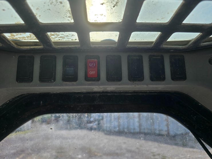 2012-bobcat-t180-image-64