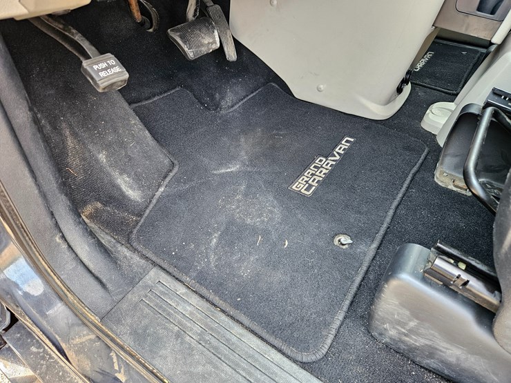 2014-dodge-grand-caravan-image-31