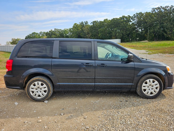 2014-dodge-grand-caravan-image-17