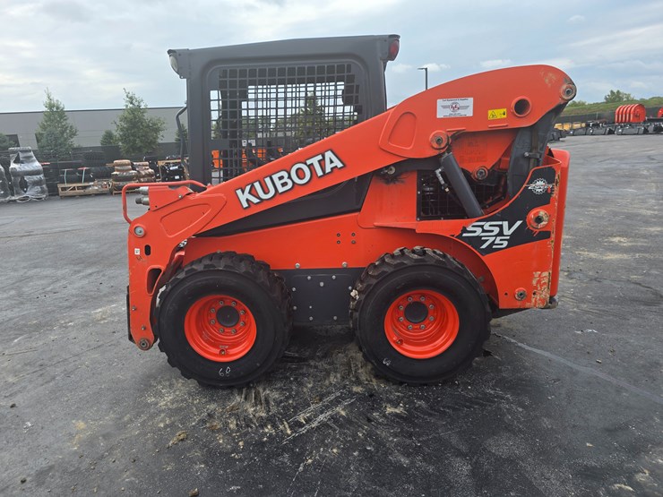 2019-kubota-ssv75-image-8