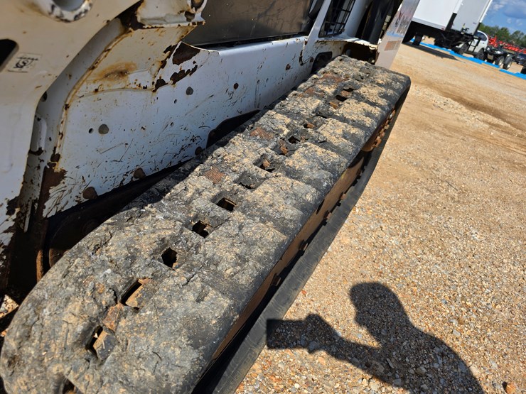 2013-bobcat-t590-image-34