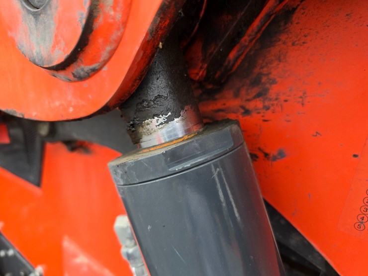 2019-kubota-ssv75-image-32