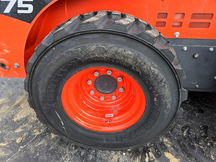 2019-kubota-ssv75-image-37