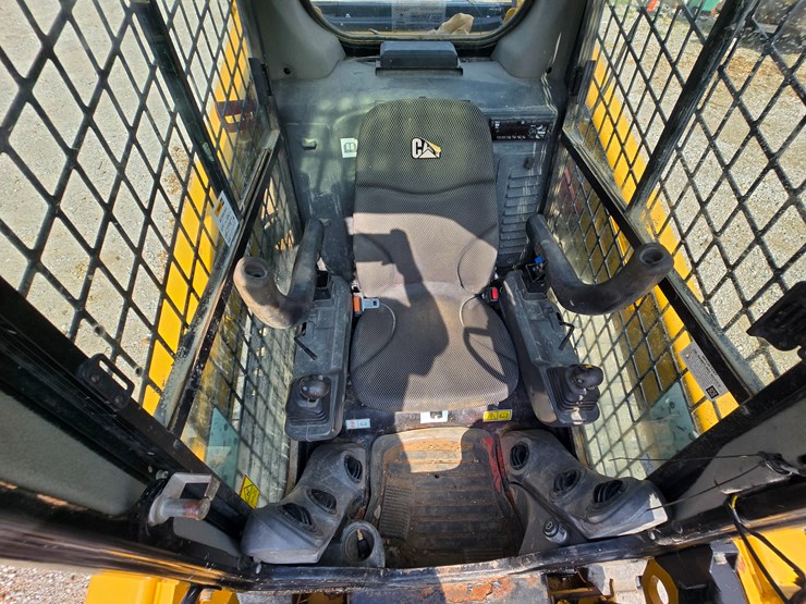 2020-caterpillar-259d3-image-77