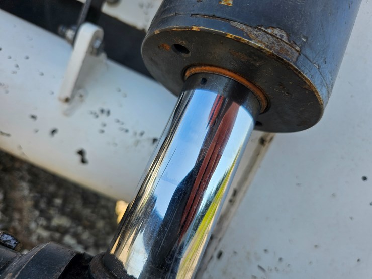 2022-bobcat-t770-image-60