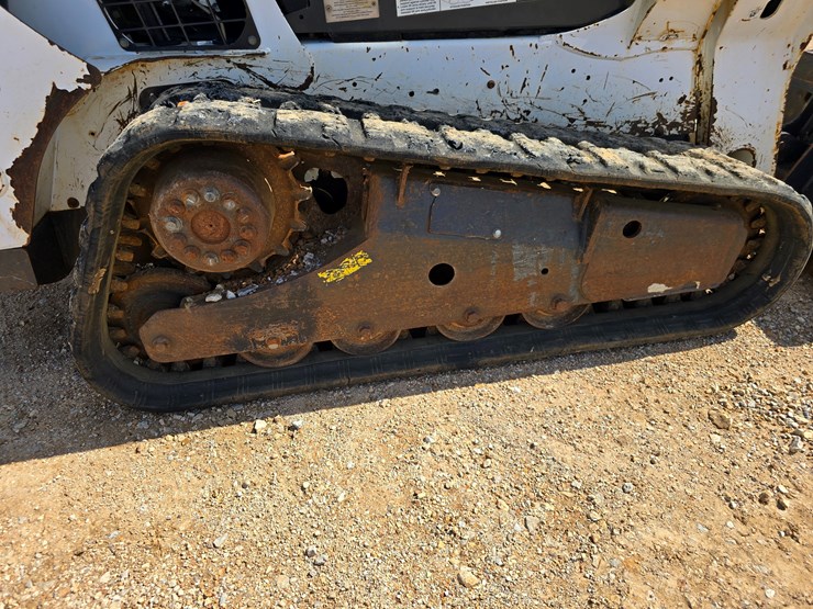 2013-bobcat-t590-image-40