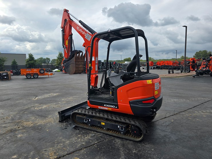 2023-kubota-kx030-4-image-7