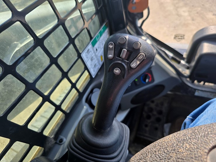 2024-bobcat-t770-image-74