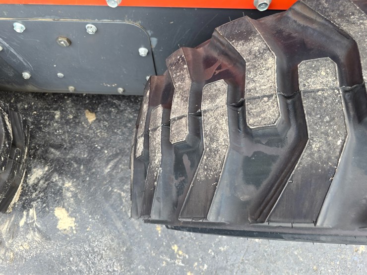 2019-kubota-ssv75-image-39