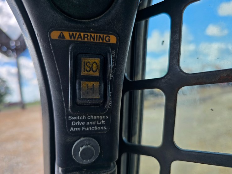 2013-bobcat-t590-image-56