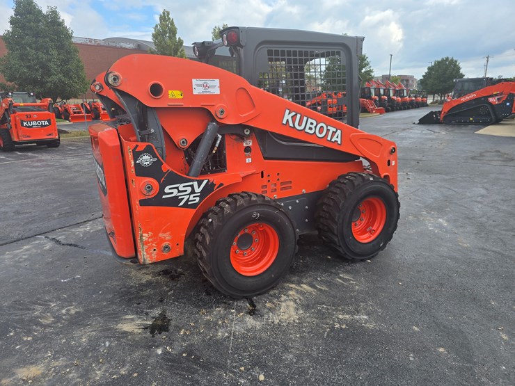 2019-kubota-ssv75-image-16