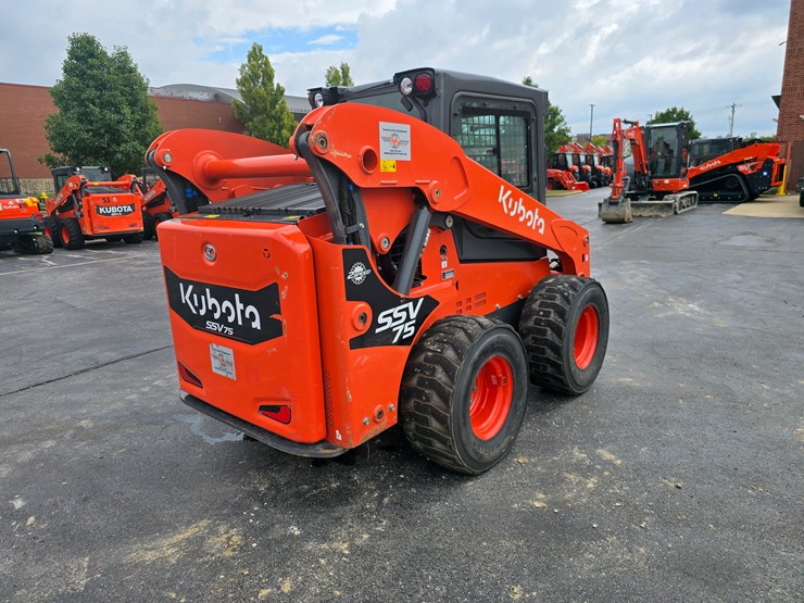 2023-kubota-ssv75-image-19