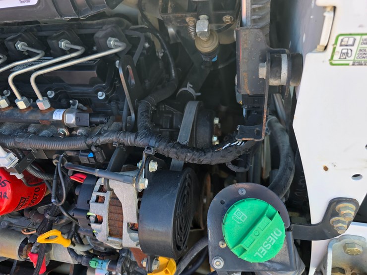 2017-bobcat-t550-image-40