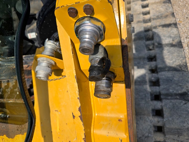 2020-caterpillar-259d3-image-70