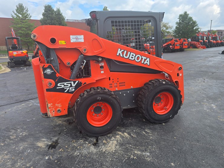 2019-kubota-ssv75-image-17
