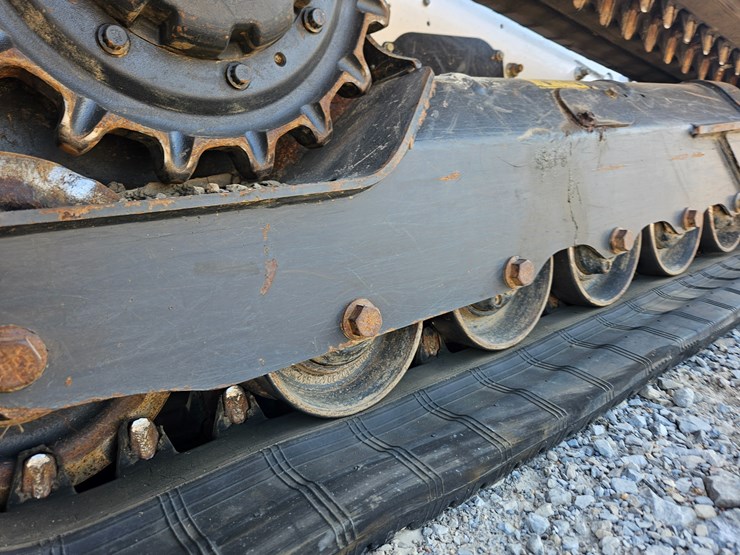 2022-bobcat-t770-image-74