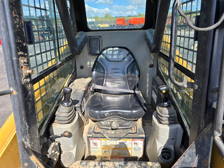 caterpillar-236-image-11