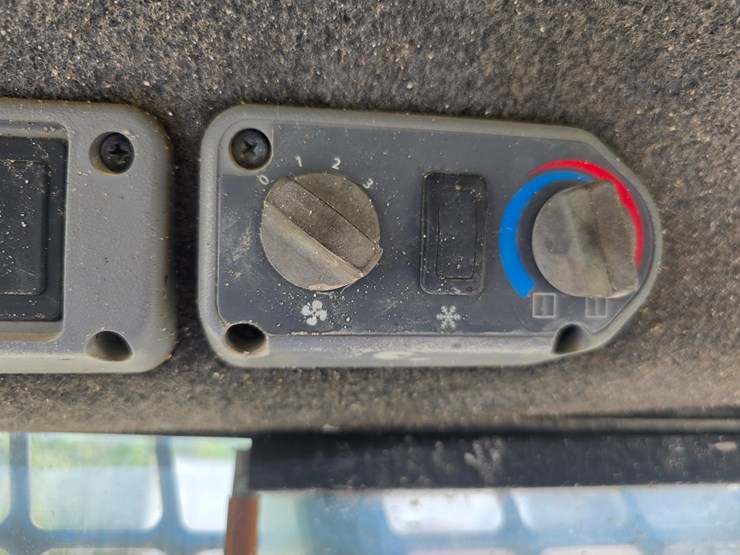 2012-bobcat-t180-image-69