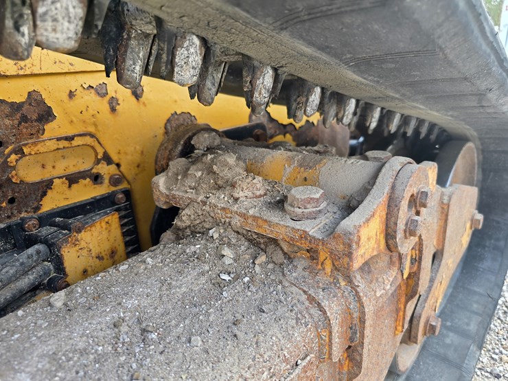 2020-caterpillar-259d3-image-44