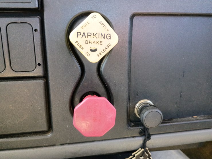 2005-international-8600-image-48