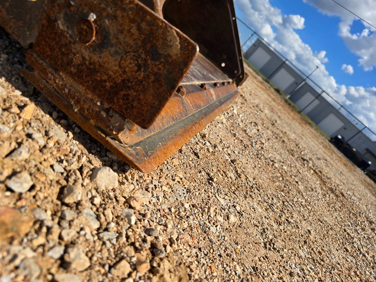 2013-bobcat-t590-image-29