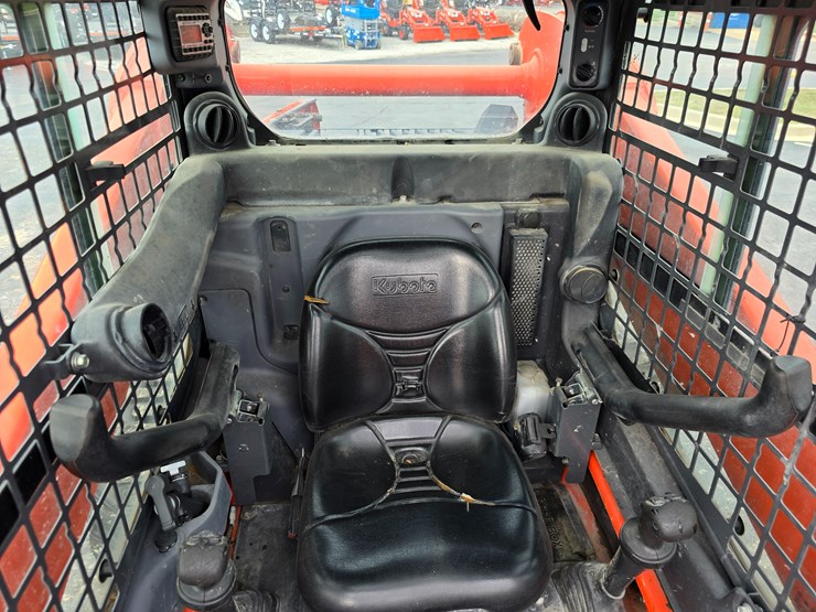 2019-kubota-ssv75-image-50