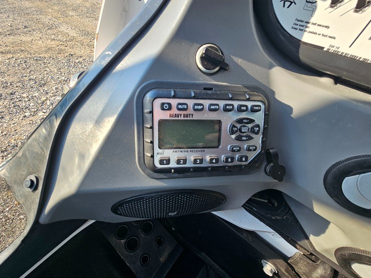 2022-bobcat-t770-image-38