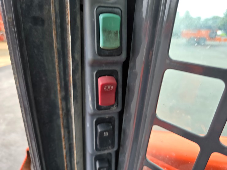 2019-kubota-ssv75-image-59