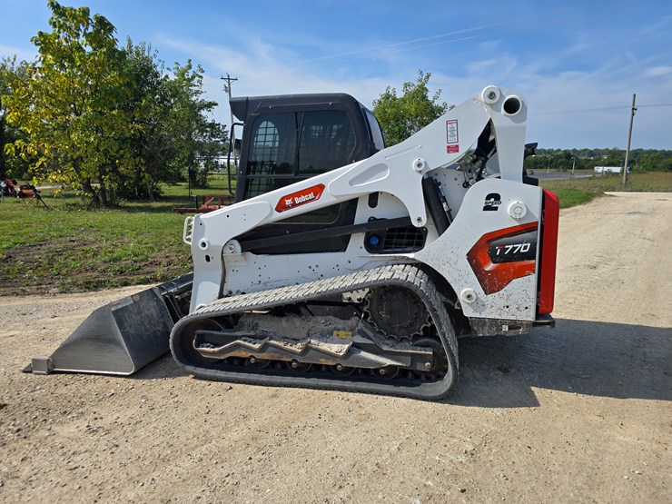 2024-bobcat-t770-image-8