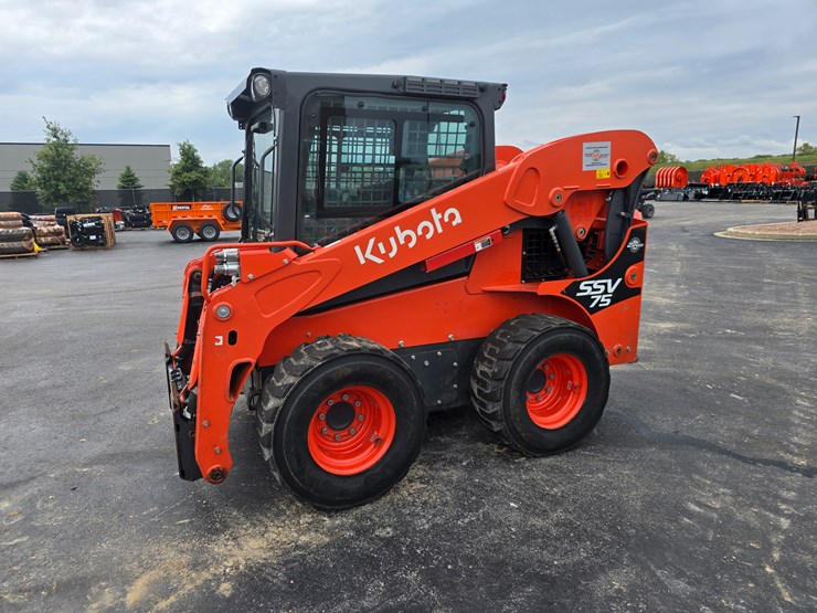 2023-kubota-ssv75-image-4