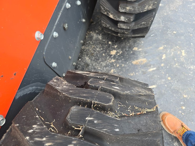 2019-kubota-ssv75-image-29