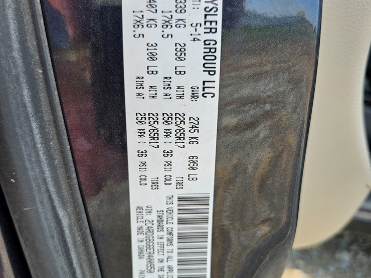 2014-dodge-grand-caravan-image-30