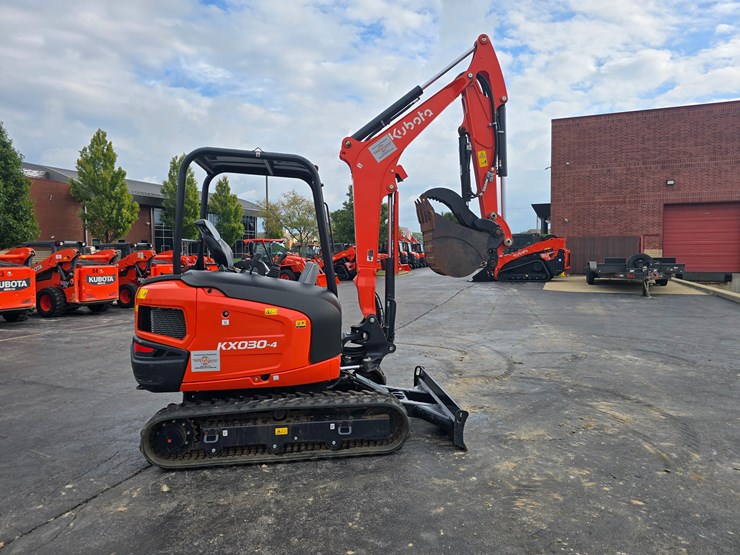 2023-kubota-kx030-4-image-16