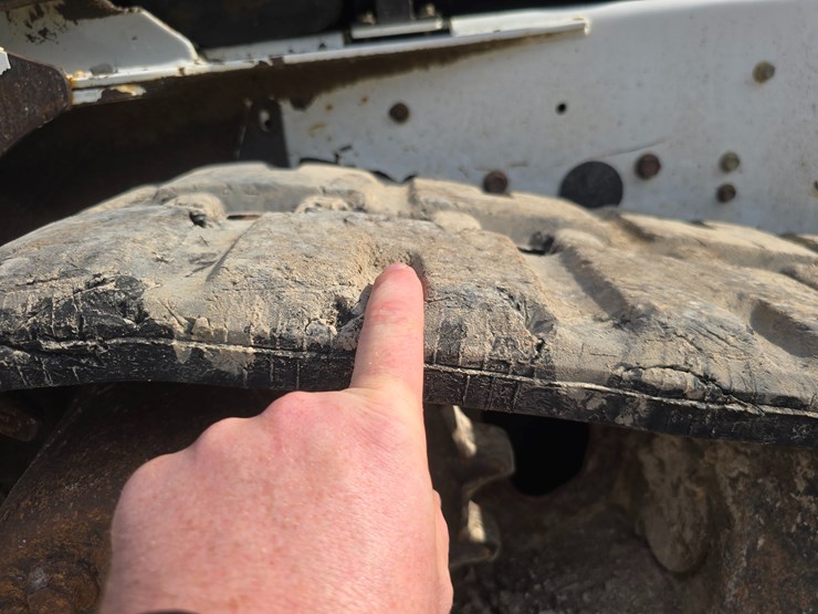 2012-bobcat-t180-image-34