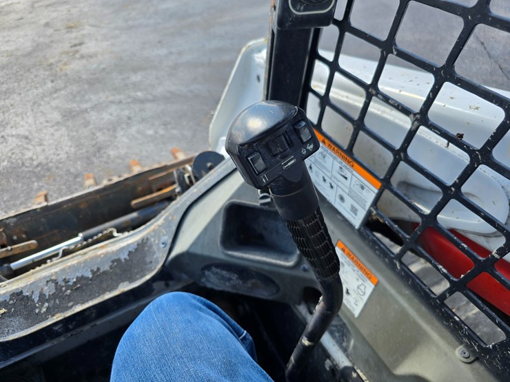 2017-bobcat-t550-image-48