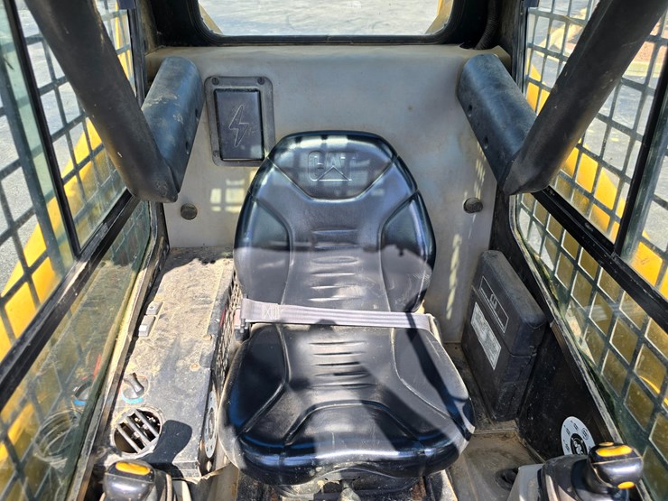 caterpillar-236-image-13